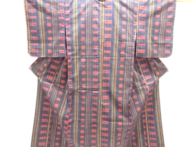 未使用品　縞に変わり格子模様織り出し手織り真綿紬着物